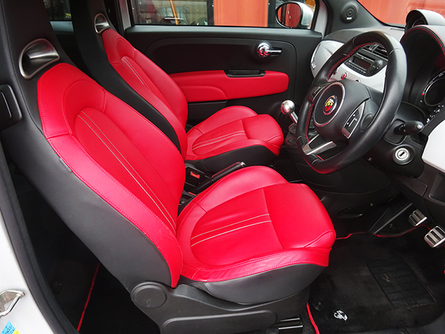 アバルト500 5速MTベースグレード