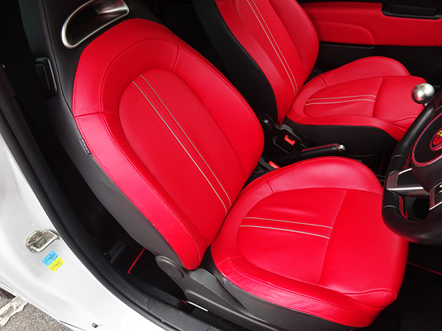 アバルト500 5速MTベースグレード