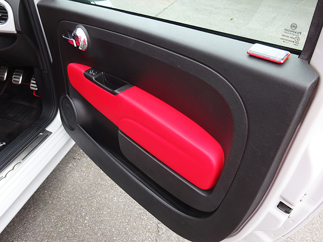 アバルト500 5速MTベースグレード