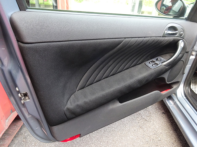 アルファ 147 GTA (6速マニュアルモデル)