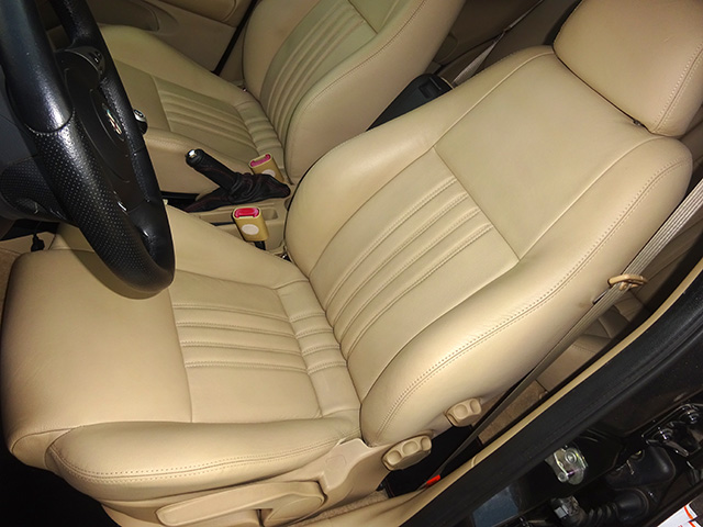 後期型 アルファ 147 2.0 TS 5ドア(5MT/左ハンドル)