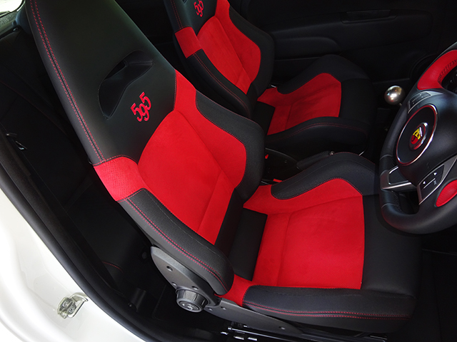 アバルト595コンペティツィオーネ(右ハンドル/5MT)