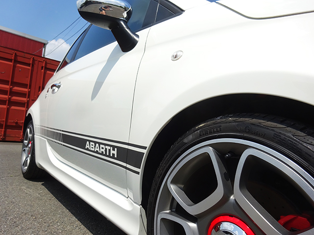 アバルト595コンペティツィオーネ(右ハンドル/5MT)