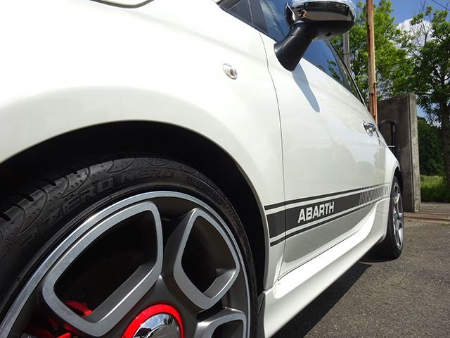 アバルト595コンペティツィオーネ(右ハンドル/5MT)