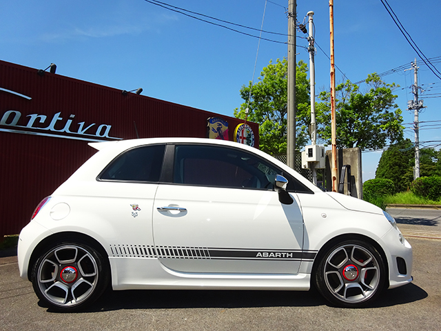 アバルト595コンペティツィオーネ(右ハンドル/5MT)