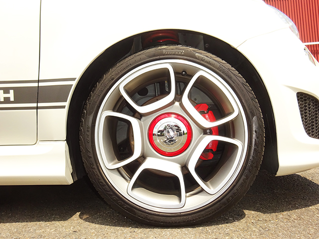 アバルト595コンペティツィオーネ(右ハンドル/5MT)