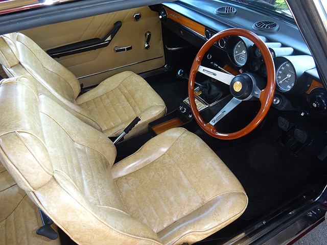 アルファロメオ2000GTV(正規物/右ハンドル)