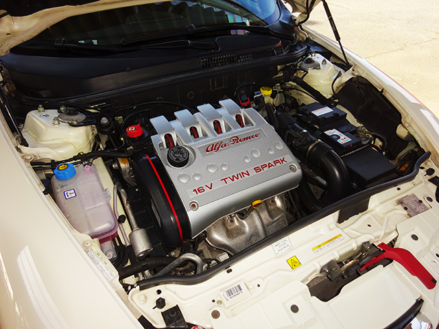 アルファ147TI 2.0ツインスパーク(5速MT/左ハンドル)
