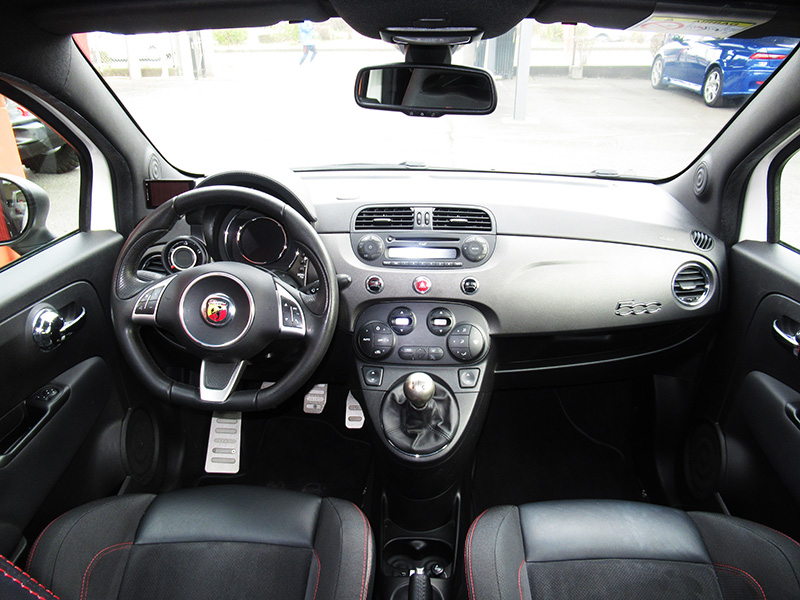 アバルト595コンペティツィオーネ(左ハンドル/5速MT)