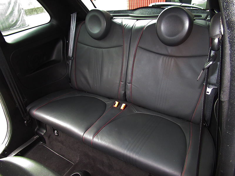 アバルト595コンペティツィオーネ(左ハンドル/5速MT)