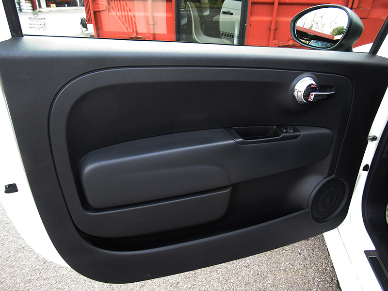 アバルト595コンペティツィオーネ(左ハンドル/5速MT)