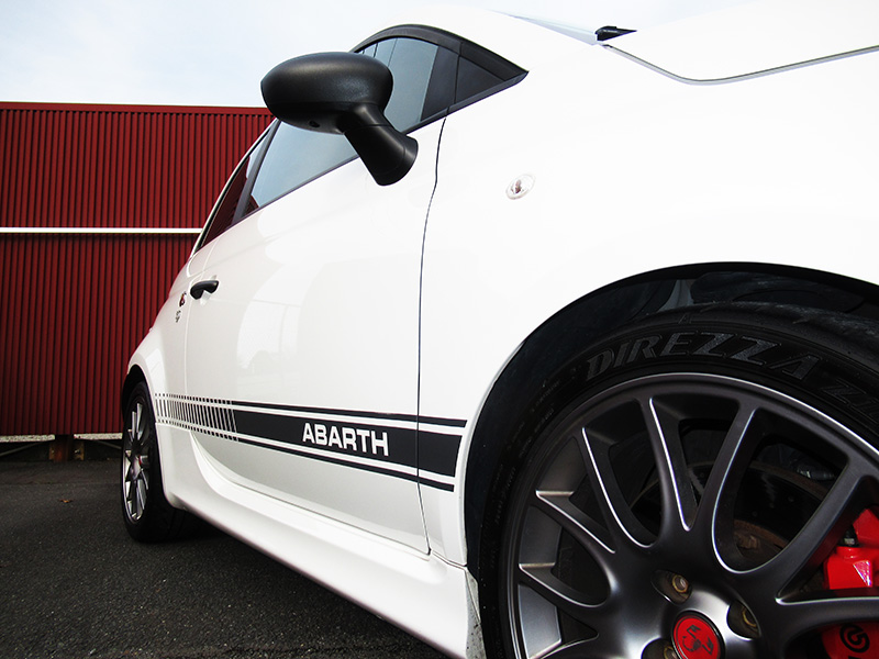 アバルト595コンペティツィオーネ(左ハンドル/5速MT)