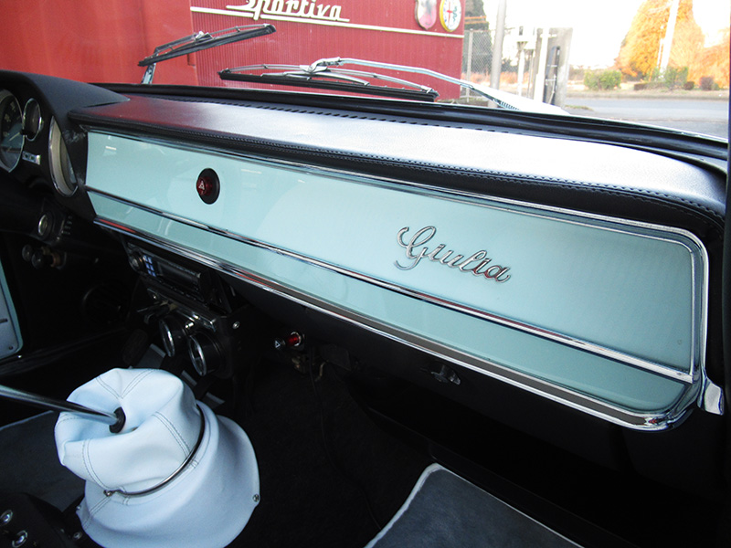 内外装機関系レストア済みアルファロメオ ジュリアスーパー