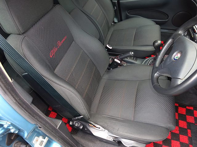 前期型アルファ156 2.0 ツインスパーク(5速MT)