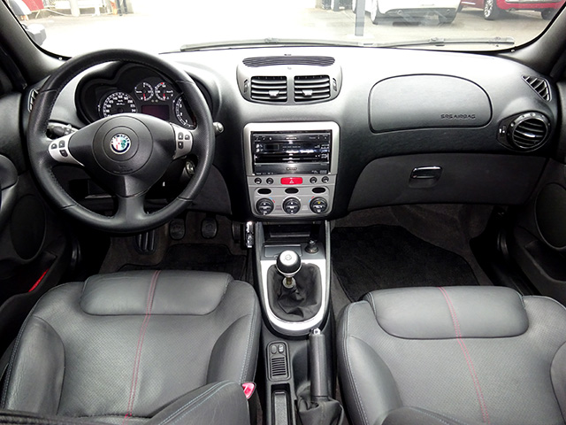 後期型アルファ147 TI 2.0 TS (左ハンドル/5MT)