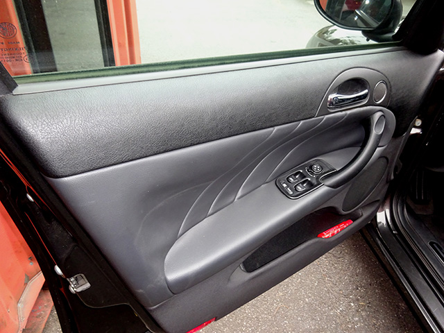 後期型アルファ147 TI 2.0 TS (左ハンドル/5MT)