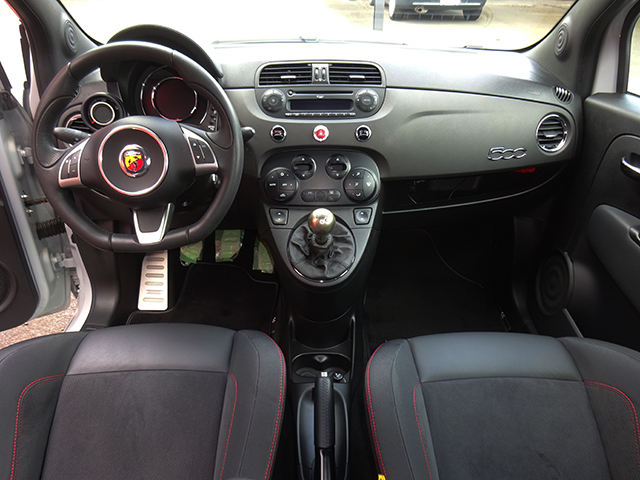 アバルト595コンペティツィオーネ(左ハンドル/5MT)