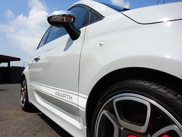 アバルト595コンペティツィオーネ(左ハンドル/5MT)