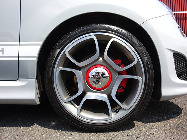 アバルト595コンペティツィオーネ(左ハンドル/5MT)