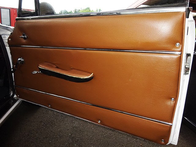 アルファロメオ 前期型1750GTヴェローチェ(右ハンドル 正規物)