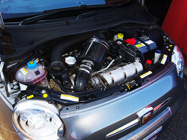 ワンオーナー アバルト595ツーリズモ(右ハンドル/5速MTシーケンシャル)