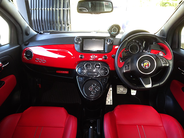 ワンオーナー アバルト595ツーリズモ(右ハンドル/5速MTシーケンシャル)