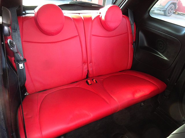 ワンオーナー アバルト595ツーリズモ(右ハンドル/5速MTシーケンシャル)