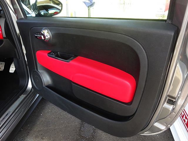 ワンオーナー アバルト595ツーリズモ(右ハンドル/5速MTシーケンシャル)