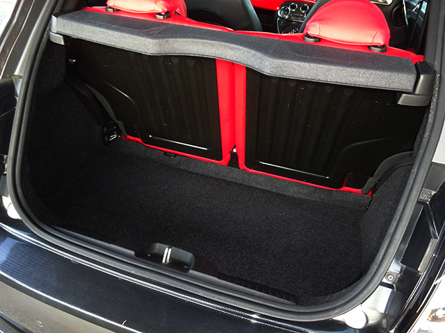 ワンオーナー アバルト595ツーリズモ(右ハンドル/5速MTシーケンシャル)