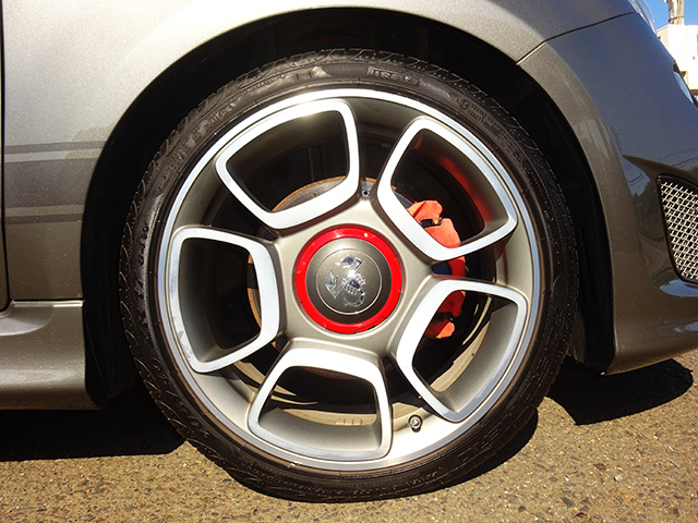 ワンオーナー アバルト595ツーリズモ(右ハンドル/5速MTシーケンシャル)