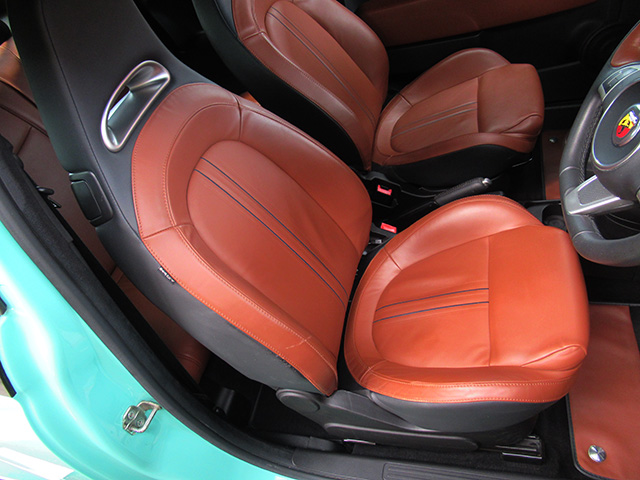 アバルト595C ツーリズモ (オリジナルコンビネーションカラーボディー)