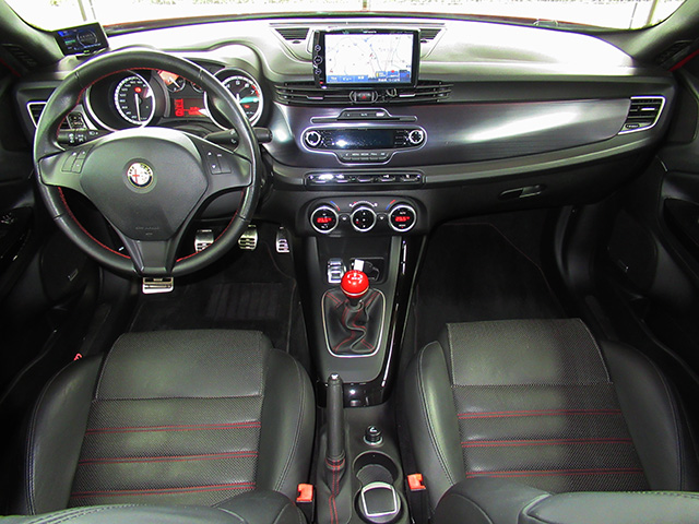 アルファジュリエッタ クワドリフォリオヴェルデ(左HD/6MT)