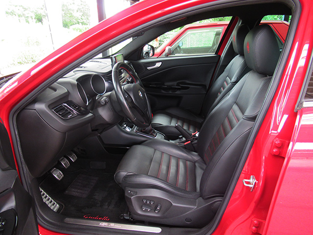 アルファジュリエッタ クワドリフォリオヴェルデ(左HD/6MT)