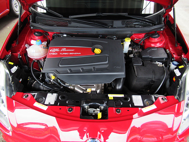 アルファジュリエッタ クワドリフォリオヴェルデ(左HD/6MT)