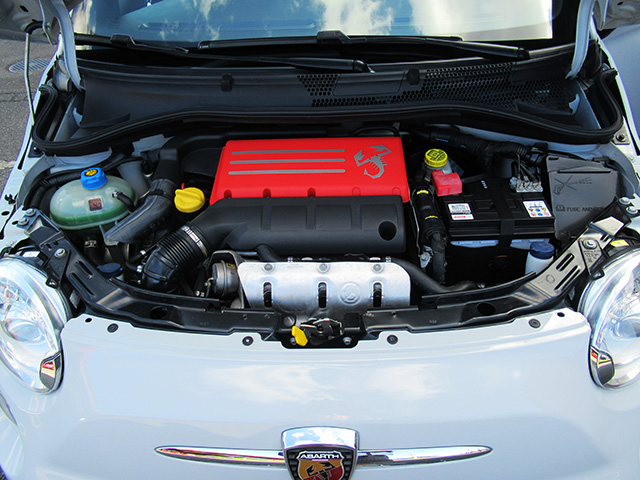 アバルト500(左ハンドル/6速MT)