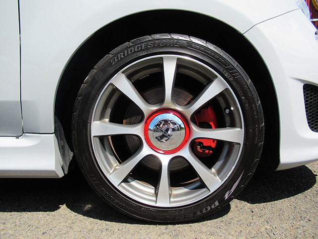 アバルト500(左ハンドル/6速MT)