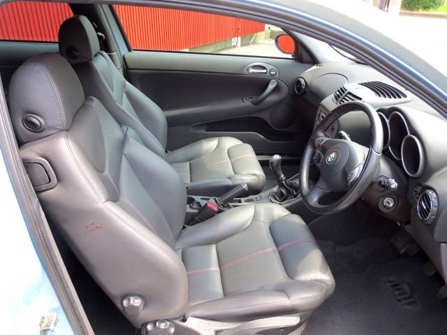 アルファロメオ147 2.0 ツインスパーク 5MT