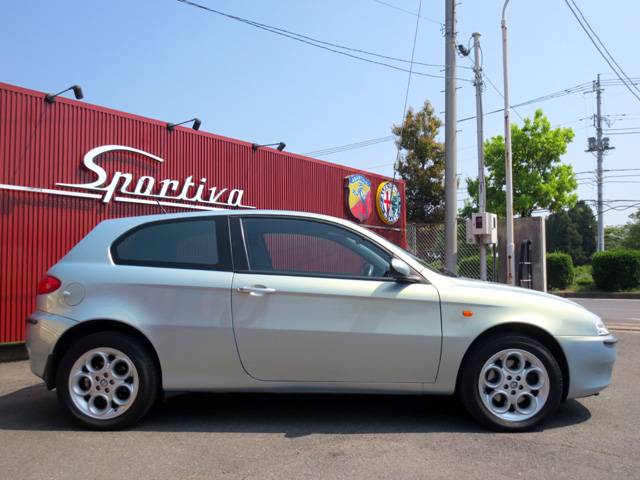 アルファロメオ147 2.0 ツインスパーク 5MT