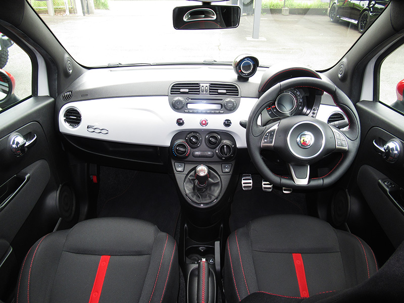 アバルト500(5速MT/イギリス並行車)