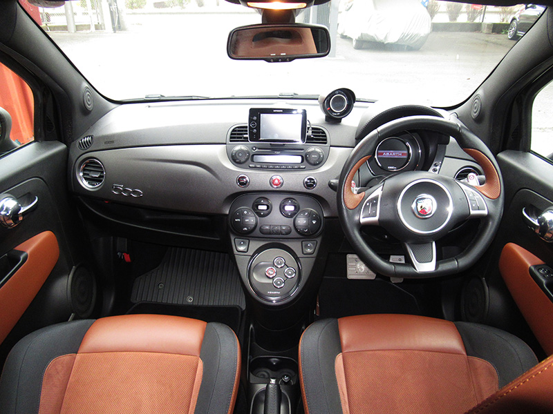 アバルト595コンペティツィオーネ(RHD/MTA）