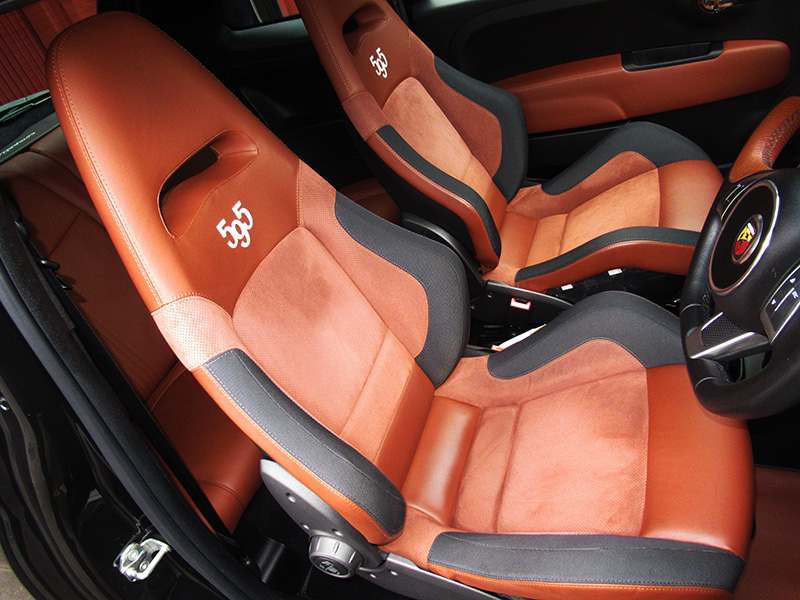 アバルト595コンペティツィオーネ(RHD/MTA）