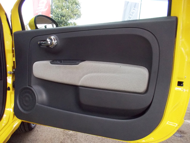 フィアット500 1.4 16V ラウンジ