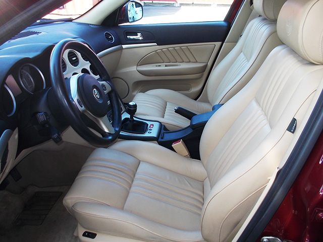 アルファ159 2.2 JTS ツーリズモパッケージ(左ハンドル/6MT)