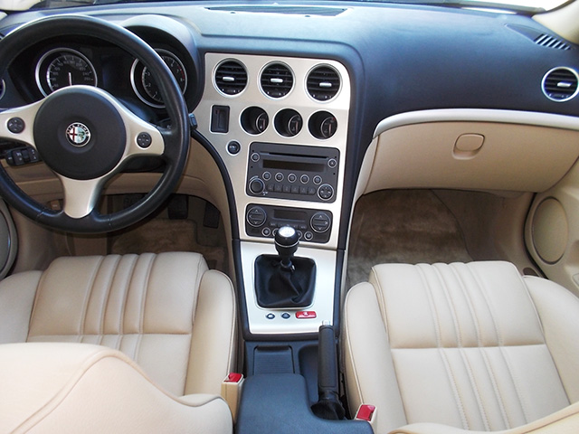 アルファ159 2.2 JTS ツーリズモパッケージ(左ハンドル/6MT)