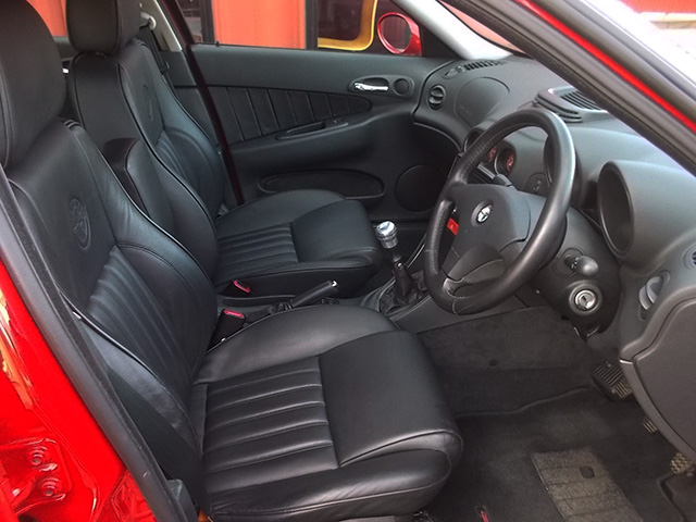 前期型アルファ156 2.5 V6 (6速マニュアル)