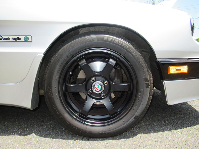 アルファロメオ スパイダー クワドリフォリオ(左ハンドル/5MT)