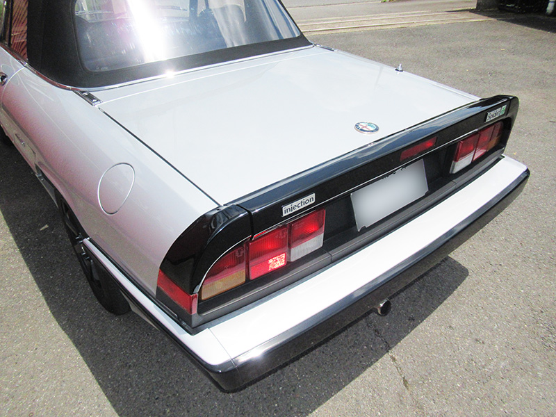 アルファロメオ スパイダー クワドリフォリオ(左ハンドル/5MT)