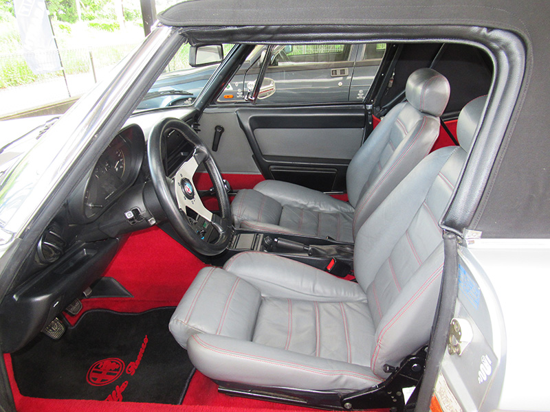 アルファロメオ スパイダー クワドリフォリオ(左ハンドル/5MT)