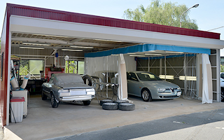 部分塗装からオールペイントまで板金も含め全て自社ファクトリー内で作業致します