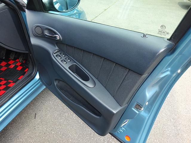 前期型アルファ156 2.0 ツインスパーク(5速MT)